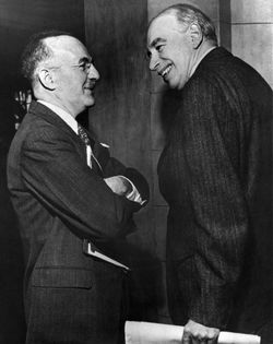 Джон Мейнард Кейнс и Гарри Декстер Уайт на Бреттон-Вудской конференции
