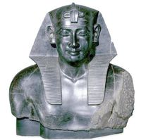  Бюст Птолемея Сотера в одеянии древнеегипетского фараона. Британский музей, Лондон