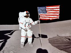 Алан Шепард на поверхности Луны