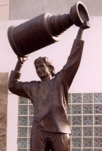 Статуя Гретцки в Эдмонтоне