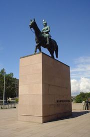 Памятник Карлу Маннергейму в Хельсинки