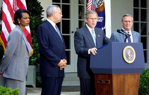 Кондолиза Райс, Колин Пауэлл, Джордж Буш и Дональд Рамсфельд. 24 июня 2002 года.
