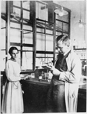 Отто Ган и Лиза Мейтнер в лаборатории в 1913
