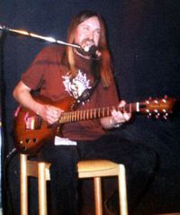 Егор Летов (на концерте в 2000 году)