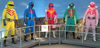 Костюмы из сериала 1975 г., «Himitsu Sentai Goranger», выставленные в музее компании Bandai в японском городе Мацудо (префектура Тиба)