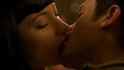 Сцена первого поцелуя Кармен и Кита