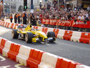 Mansell demonstrated a Jordan EJ14 in the streets of London before the 2004 British Grand Prix.