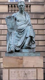 Памятник Юму. Эдинбург.