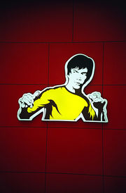 Изображение Брюса Ли на стене кафе в Шанхае.