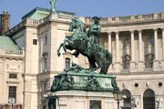 Конный памятник Евгению на Площади Героев в Вене