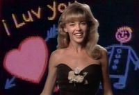 «I Should Be So Lucky» (1988) — один из ранних музыкальных клипов, который представлял Миноуг как «очень простую девчонку».