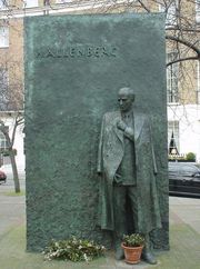 Памятник Раулю Валленбергу в Лондоне