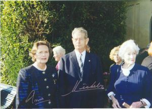Михай I в Ватикане с женой Анной Бурбон-Пармской (слева) и герцогиней Сеговийской (из испанского королевского дома, справа)