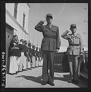 Де Голль (слева) в Тунисе, 1943