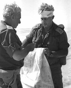 Ариэль Шарон на египетском фронте. Синай, 1973г.