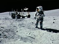 Джон Янг на Луне. Фотография НАСА.