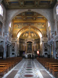 Внутри базилики Санта-Прасседе, титульной церкви кардинала Пупара
