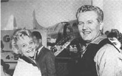  Вернон Пресли вместе со второй женой Davada (Dee) Stanley