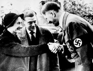 Герцог Виндзорский (бывший Эдуард VIII), герцогиня Виндзорская (Уоллис Симпсон) и фюрер Адольф Гитлер. Тёплая дружеская встреча. 1937