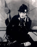 В роли медсестры Красного креста Мэри Престон («Крылья», 1927)