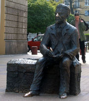 Памятник В. Реймонту в Лодзи