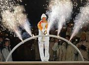 10 февраля 2006 года. Стефания Бельмондо зажигает огонь XX Зимних Олимпийских игр в Турине
