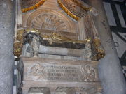 Саркофаг с останками антипапы Иоанна XXIII в баптистерии во Флоренции