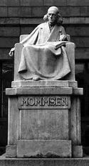 Памятник в Берлине, в Университете имени Гумбольдта