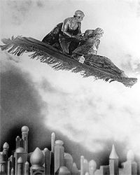 Джуланна Джонстон и Дуглас Фэрбенкс в фильме «Багдадский вор» (1924)