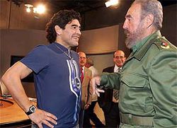 Диего Марадона и Фидель Кастро на записи телешоу La Noche del 10