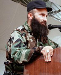 Басаев во время выступления на одном из съездов