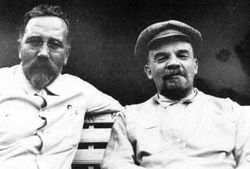 Л. Б. Каменев и В. И. Ленин