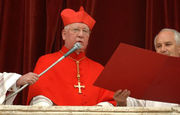 Кардинал Медина Эстевес объявляет об избрании папы римского Бенедикта XVI