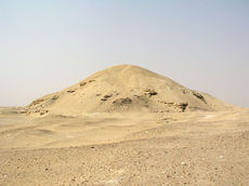 Руины пирамиды Аменемхета I-го