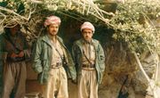 Идрис (справа) и Масуд Барзани в партизанском шалаше.