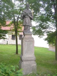 Скульптура св. Яна Непомуцкого в посёлке Велка Добра (Чехия)