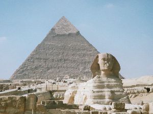 Пирамида Хафры Шаблон:Coor dms и Великий Сфинкс на плато Гиза