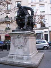 Памятник Дидро в Париже.