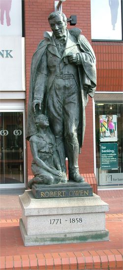 Монумент Роберту Оуэну в Манчестере