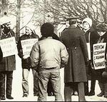 Демонстрация отказников перед Смольным, М. Бейзер—первый слева (1987)