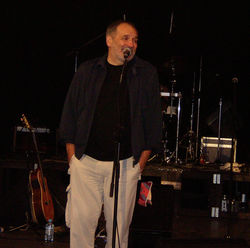 Балашевич говорит речь между двумя песнями(Любляна, 2004)