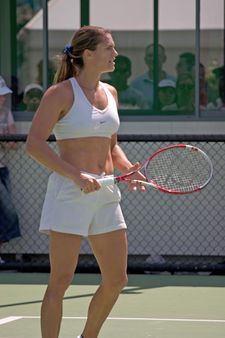 Амели Моресмо на Уимблдонском турнире в 2005