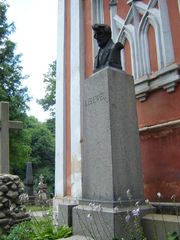 Памятник на могиле И. Лелевеля