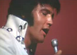 Пресли на концерте в Лас-Вегасе: кадр из документального фильма «Дело обстоит так» (1970)