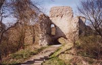 Руины замка Вигмор, построенного Уильямом Фиц-Осберном