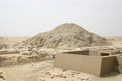 Пирамида Униса — первый архитектурный памятник, содержащий «Тексты пирамид».