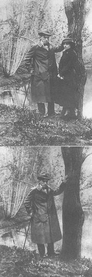 Фото 1918 года, и оно же, после ретуши в 60-х годах