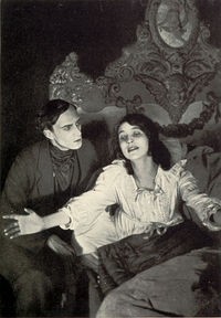 Эрна Морена и Конрад Вейдт в фильме «Дневник пропавшей женщины» (1918)