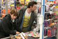 Мадлен Джабраилова и Джетро Скиннер на съемочной площадке фильма «Плюс один»