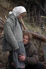 Дарья Мороз и Михаил Евланов в фильме «Живи и помни
